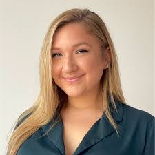 Larissa Nash's Instagram, Twitter & Facebook