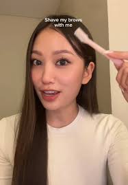 Eyebrow Shaping Tutorial: Achieving the Perfect Straight Look