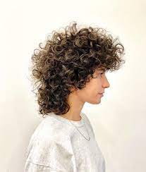 La miglior spazzola per i #capelliricci sono le tue dita, . Mullet Taglio Di Capelli A Chi Sta Bene Corto O Lungo 2021 Pourfemme