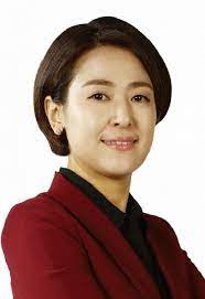 남편 직업은 비공개 얼굴만 공개 당 수석대변인에는 초선인 황보승희 의원이 내정됐고, 정책위의장엔 김도읍. í™©ë³´ìŠ¹í¬ ì˜ì›ì§ ì‚¬í‡´í•˜ê³  ì˜ë„êµ¬ì²­ìž¥ ì¶œë§ˆ ë…¸ì»·ë‰´ìŠ¤