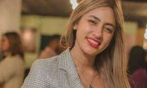 شهدت وسائل التواصل الاجتماعي المصرية على مدار الساعات الماضية، جدلا واسعا بعدما ظهرت فتاة تدعى جنات السيسي تحاول الانتحار عبر موقع فيسبوك. ÙƒÙ†Øª Ø¨Ø³ØªØ¹Ø·Ù Ø²ÙˆØ¬ÙŠ Ø§Ù„Ù‚ØµØ© Ø§Ù„ÙƒØ§Ù…Ù„Ø© Ù„Ù…Ø­Ø§ÙˆÙ„Ø© Ø§Ù†ØªØ­Ø§Ø± ÙØªØ§Ø© ÙÙŠ Ø¨Ø« Ù…Ø¨Ø§Ø´Ø± Ù…ÙˆÙ‚Ø¹ Ø§Ù„Ø³Ù„Ø·Ø©