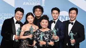 Emmy award de la meilleure actrice de second rôle dans une série dramatique. Sag Awards 2020 Parasite Rentre Dans L Histoire Avant Les Oscars Premiere Fr