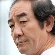 One day, he helps the mob smuggle meth by chance and finds himself falling into the dark crime world. The Drug King Asianwiki