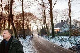 Ton derksen is wetenschapsfilosoof en publiceert in 2006 zijn eerste boek over lucia de berk. Een Dubbele Gerechtelijke Dwaling In De Puttense Moordzaak Nrc