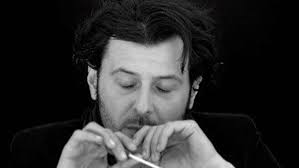 Il compositore musicale e direttore di lo scorso settembre ezio bosso aveva scherzato su facebook: Nettuno D Oro Al Compositore E Pianista Ezio Bosso