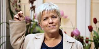 Ces derniers vont comparer à l'aveugle les plats des candidats avec le plat original, et attribueront chacun 4 points au plat qu'ils auront trouvé le plus proche de celui du chef et 2 points au deuxième. Mimie Mathy Songe A Arreter Josephine Ange Gardien Tf1