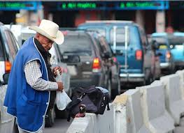 Slow lines at the border help street vendors make a living