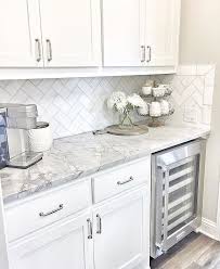 From concrete to quartzite, these kitchen countertop ideas transform surfaces into a striking statement. I Like The Back Splash Design Kitchen Design White Kitchen Design Kitchen Inspirations