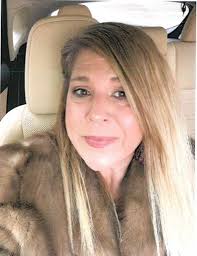 Deidre Estes's Instagram, Twitter & Facebook