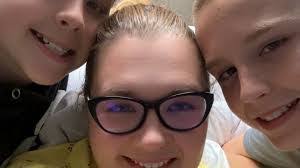 Nicole Grimshaw's Instagram, Twitter & Facebook