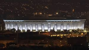 Lleno en el puskas arena, pero el volumen de decibelios es más bien 'flojito'. Die Puskas Arena In Budapest Hier Spielt Der Fc Bayern Im Uefa Super Cup