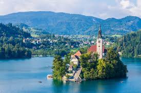 Geographical and historical treatment of slovenia, including maps and statistics as well as a survey of its people, economy, and government. Slovenia Definition Und Bedeutung Collins Worterbuch