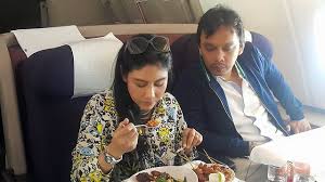 #idrosechannel #ellaraturock #shanomeazzahra #elladananaknya ella dan suami mengambil anak angkat yang kini berusia 3 tahun. Ella Terbang Bersama Suami Bikin Muzik Video Istimewah Di London Sensasi Selebriti