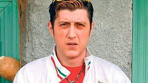 Dragos buliga, regizorul serialului, promite că noul sezon va surprinde personajele in ipostaze inedite. Giani Din Las FierbinÅ£i Drama AscunsÄƒ Care I A Schimbat ViaÅ£a Actorul A Vorbit Despre Anul Groaznic Cinci Accidente DescopÄƒr CÄƒ Mama Face Cancer Vremea Noua Liderul Presei Vasluiene