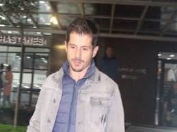 Fenerbahçe'nin milli futbolcusu emre belözoğlu, tuğba gürevin ile bu akşam i̇stanbul'da evlendi. Emre Belozoglu Arda Cok Mutlu