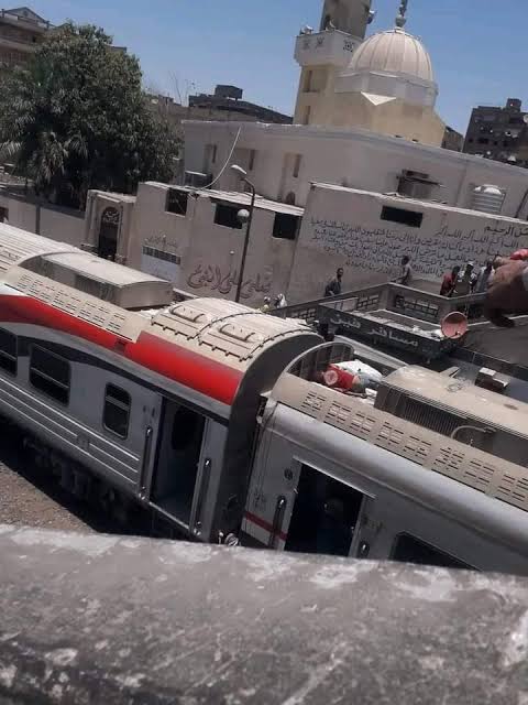 أول صور لمصرع شخص أعلى سطح قطار القاهرة أسوان | بوابة أخبار اليوم الإلكترونية