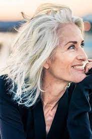 85 Incredibly Beautiful Short Haircuts For Women Over 60 Coupe Cheveux Blancs Coupe Cheveux Long Degrade Coupe De Cheveux