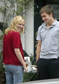 Jake Gyllenhaal Used To Look At Kirsten Dunst The Way We Look At Food Jake Gyllenhaal Kirsten Dunst Celebrity Entertainment