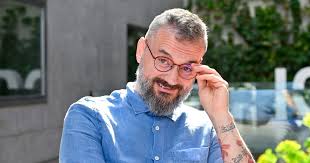 Mnoho z nás trpí samotou z množství. Jsme obklopeni lidmi, ale nemáme si s  nimi co říct, míní Vojtko