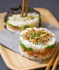 Le Sushi Burger Cette Derniere Tendance Qui Va Vous Faire Saliver Recettes De Cuisine Cuisine Asiatique Cuisine