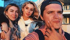 Украинский телеведущий анатолий анатолич и его жена, пиарщица юлия бойко в третий раз стали родителями. Priyatnye Vospominaniya Anatolij Anatolich Podelilsya Arhivnoj Fotografiej So Svetlanoj Lobodoj Womanel