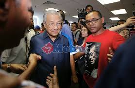 Ikuti sidang media datuk seri shahidan kassim berhubung karier politik susulan laporan penggugurannya daripada jawatan pengurusan badan perhubungan umno perlis. Memang Keluar Larangan Najib Dan Rosmah Keluar Negara Tun M