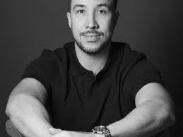 Paisagismo orgânico quebra a rigidez brutalista em projeto assinado pelo  Studio Julio Sousa