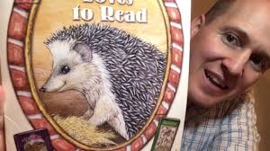 Hedgie Loves to Read by Jan Brett