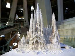 The sagrada familia basilica, designed by antoni gaudi, is barcelona's most famous tourist the sagrada familia enjoys a splendid location just a few blocks north of barcelona's buzzing avinguda. Gaudis Lebenswerk Sagrada Familia Soll In Elf Jahren Fertig Werden Tageswoche