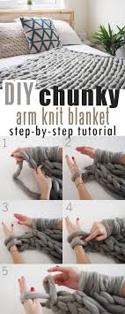Learn how to make the perfect arm knit throw pillow in this video class. How To Make Diy Chunky Knit Blanket Arm Knit Or Finger Knit Craft Mart