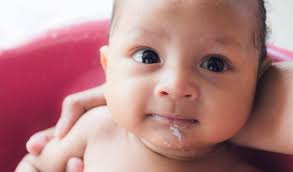 ئەگەر ئەتەوێت لەقسەی خەڵک و وتی وتی دووربیت، پێویستە ھەرکات مناڵت بوو لە  ھەفتەی یەکەمی تەمەنی دا پسپۆڕی مناڵان بیبینێت و ئامۆژگاری و ڕێنوێنیت بداتێ  لەسەر چۆنێتی خەو و خواردن و شیرپێدانی...