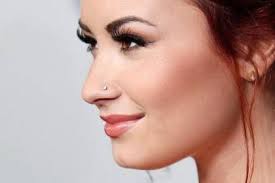 26 Celebrities With Nose Piercings Celebrities With Nose Piercings Sterling Silver Nose Rings Nose Piercing