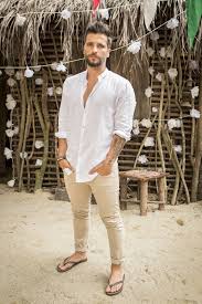 Camisa Branca Para Fim De Ano Camisa Branca Masculina Reveillon 2018 Calca Caqui Camisa Branca Masculina Calca Caqui Moda Masculina De Verao