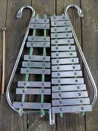 Like the glockenspiel, the xylophone essentially consists of a set of tuned keys arranged in the fashion of the keyboard of a piano. 60 S Jenco A 440 Glockenspiel Marching Band Bell Lyra A A 1 1 4 Aluminum Bars Glockenspiel The Magic Flute Percussion Instruments