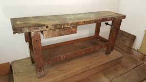 etabli en chene ancien de menuisier grand tiroir belle patine etau rangement en partie basse meuble de metier etabli menuisier