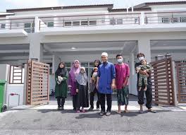 Assalamualaikum tuan tuan dan puan puan ini saya kongsi kan group telegram bagi para peniaga dan pembeli yang berminat utk membantu menjaga ekonomi dengan pembelian. Dalam Masa 3 Jam Ustaz Ebit Lew Bantu Untuk Dapatkan Rumah Baru Untuk Keluarga Susah Kisah Kehidupan