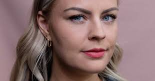 de Volkskrant op LinkedIn: De NOS was nog even bang dat het lange haar van  correspondent Iris Larissa…