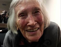 Foto) Liliana Cano, 94 anni, grande pittrice in Sardegna, ha ricevuto il  Premio Prometeo