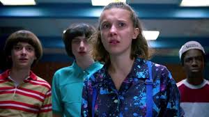 Ses amis se lancent alors dans une recherche semée d'embûches pour le retrouver. Stranger Things Saison 3 Bande Annonce Vf Trailer Stranger Things Saison 3 Allocine