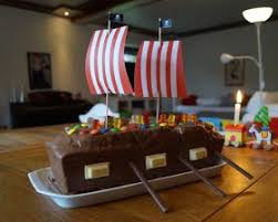 Rezept Piratenschiff Kuchen Fur Den Maritimen Kindergeburtstag Backen Ein Kuche Piratenschiff Kuchen Kinder Kuchen Geburtstag Kindergeburtstag Kuchen Piraten