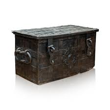 Treasure chests are used to store treasure trail rewards, either bought or discovered by players themselves. Lodge Furnishings Spanish Treasure Chest Of Forged Steel Boxes Cisco S Gallery