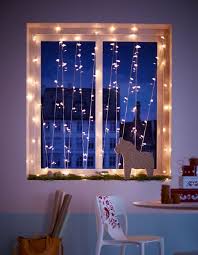 Ein Fenster Im Zickzack Mit Sardal Led Lichterkette Dekoriert Darunter Ein Schwedische Weihnachtsbeleuchtung Fenster Dekor Weihnachtsbeleuchtung Furs Fenster