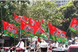 श्रमिकों को बाहर निकालने वाले रैट माइनर्स को 1-1 लाख रुपए देगी 'सपा', सरकार  से 10-10 लाख देने की अपील...