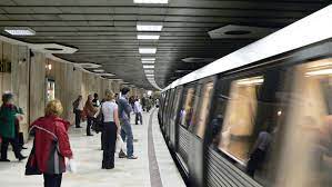 Metrorex and ratb are in negotiations (which have stalled) to create a the metrorex day pass (and all other tickets) are in paper/card form with magnetic strip and are purchasable at all casa in stations. Copuqse6inpgym