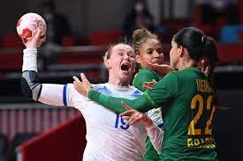 Modern handball is played on a court. Sbfdb0r3kggedm