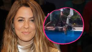 Fast hüllenlos posiert sie ungeschminkt auf instagram. Mit Gesicht Auf Beckenrand Pool Unfall Bei Vanessa Mai Promiflash De