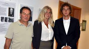 Jan lennard struft tennis career and news. Tennisprofi Jan Lennard Struff Erteilt Ex Trainerin Auskunft Uber Einnahmen Des Jahrs 2017 Warstein