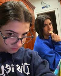 28 6 K Mentions J Aime 192 Commentaires Charli And Dixie Charli And Dixie Sur Instagram Nothing Better Than The Pi In 2020 Perfect Sisters Charlie Video Dixie