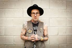 Part of eminem's shady label, this rapper dropped his successful debut album, radioactive, in 2011. The Abridged Yelawolf 5 Cuts From The Alabama Rapper Sa Sound