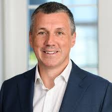 Iris Bain's Instagram, Twitter & Facebook